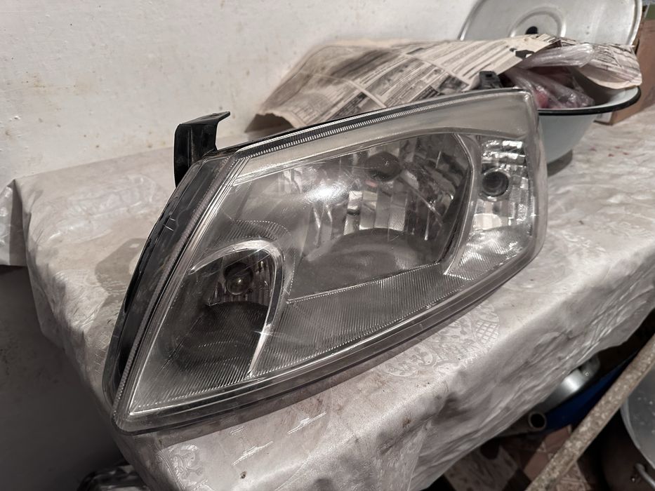 Лада Гранта водительский фара