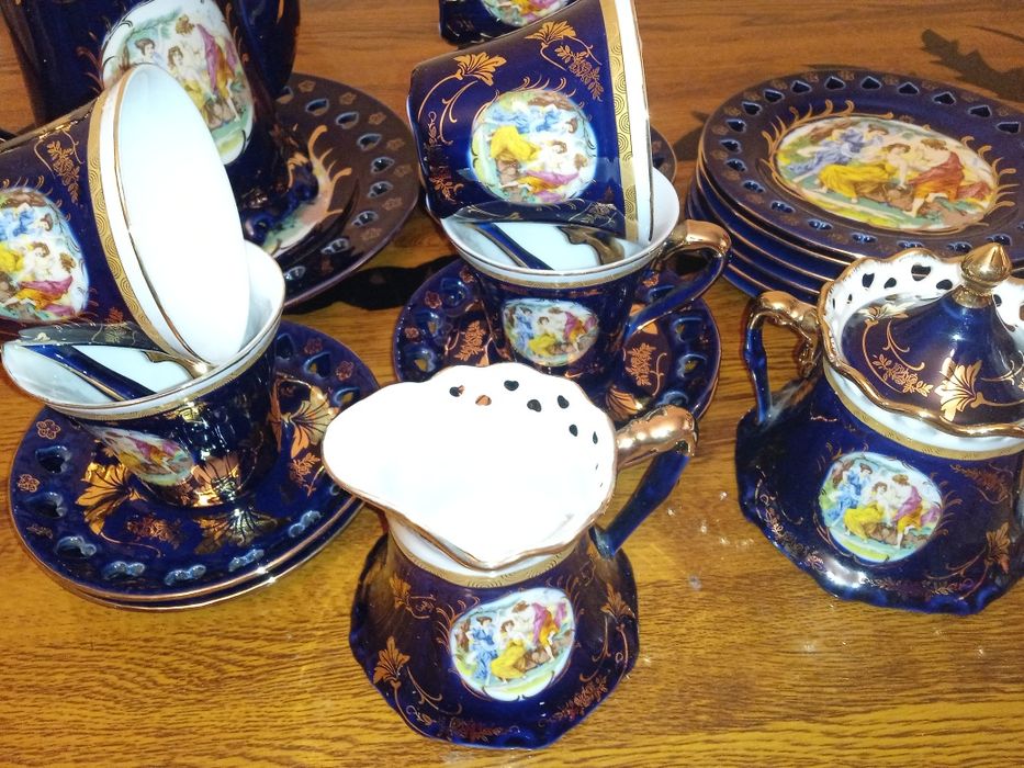 Красивый сервизный набор