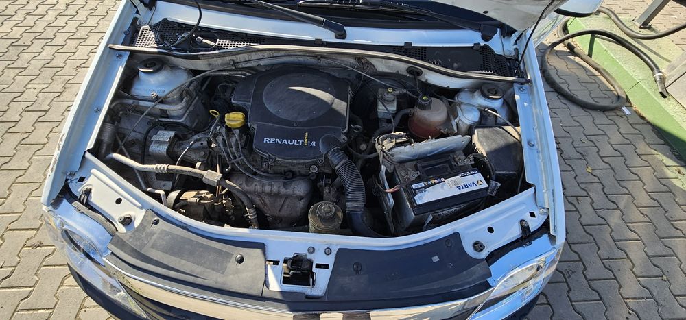 Dacia Logan 
Fabricatie 09.2010
Km: 193.000km
Dotari : 
Aer conditionat ,are Freon bagat de cateva luni
Geamuri electrice fata
Oglinzi elec