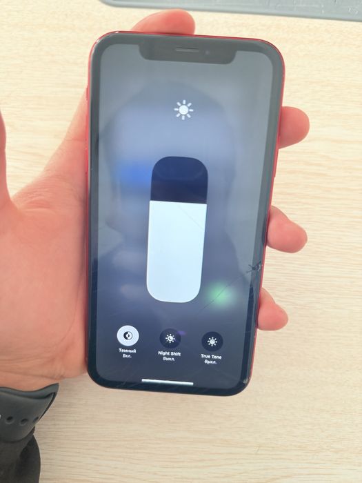 iPhone XR в красном цвете 64гб