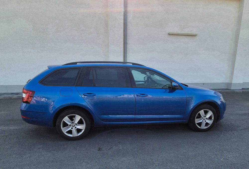 Masina auto Skoda