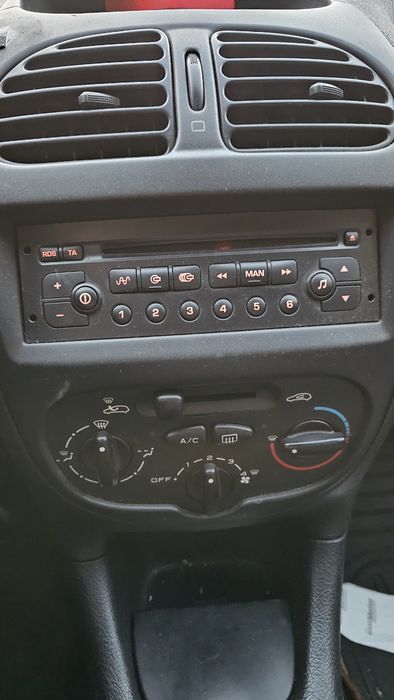 Vând s-au schmb peugeot 206