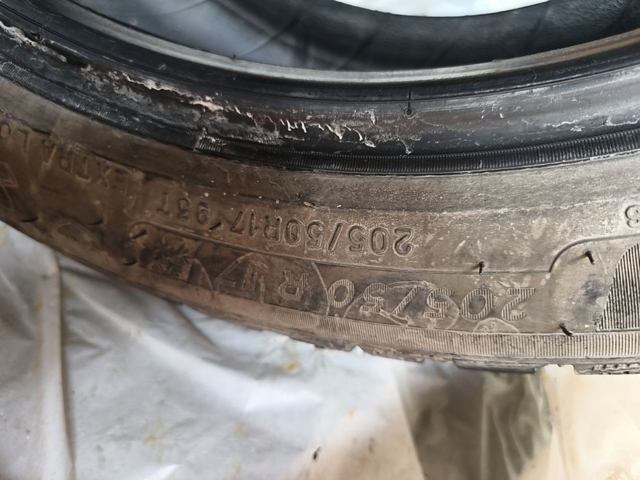 Продам зимнюю резину.