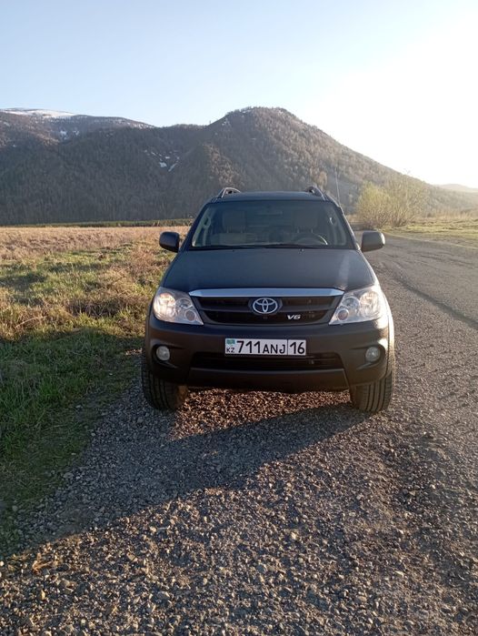 Продам машину Toyota  Fortuner