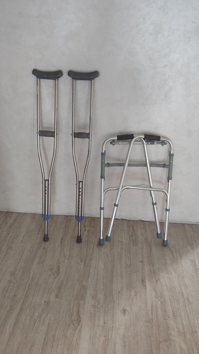 Ходунки с костылями