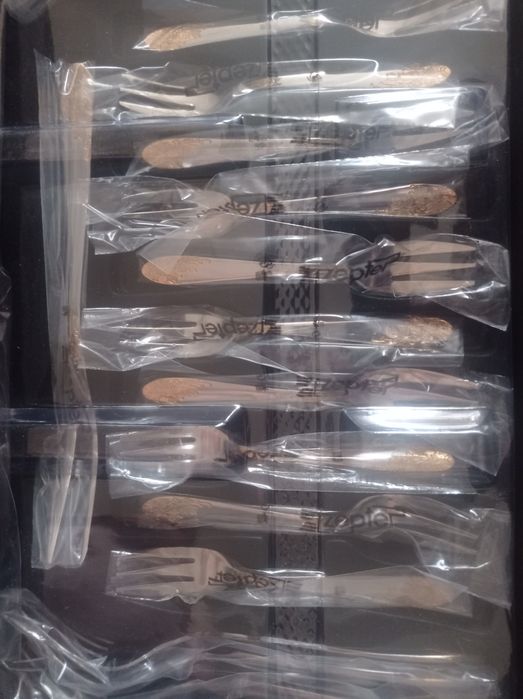 Продам набор столовых приборов