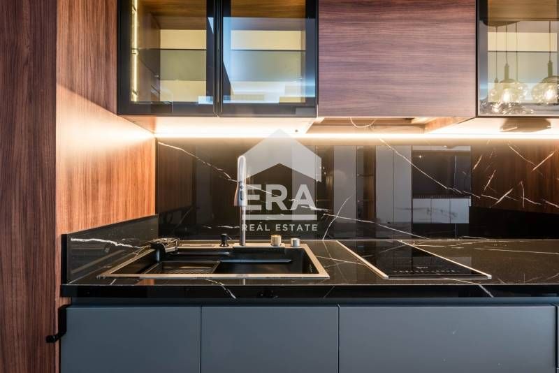 Тристаен, луксозно обзаведен апартамент за продажба, в нов жилищен ком