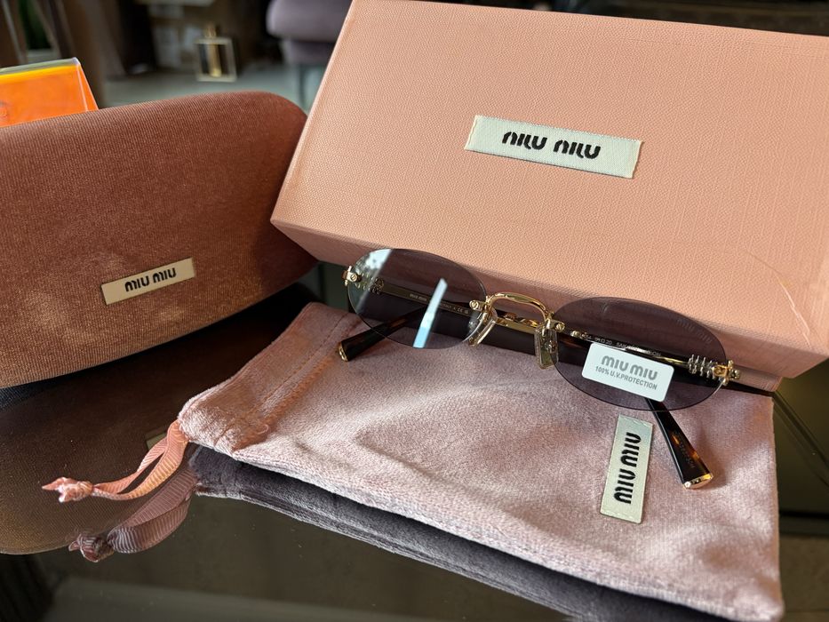 Ochelari de soare Miu Miu – eleganți și în stare foarte bună