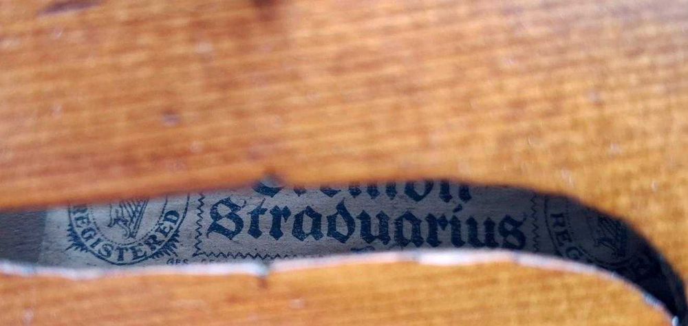 Vând vioară 4/4 copie Stradivarius stare foarte bună