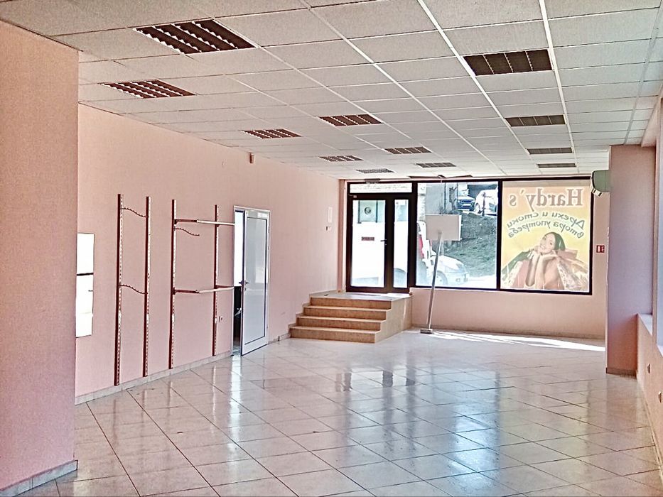 Дава се под наем Магазин в Шумен, Болницата - 110 кв.м за 500 € - Снимка #1