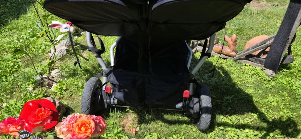 Количка за близнаци Mountain Buggy