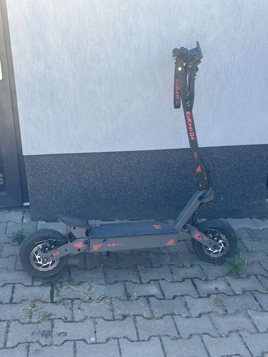 Vând trotineta KuKirin G4