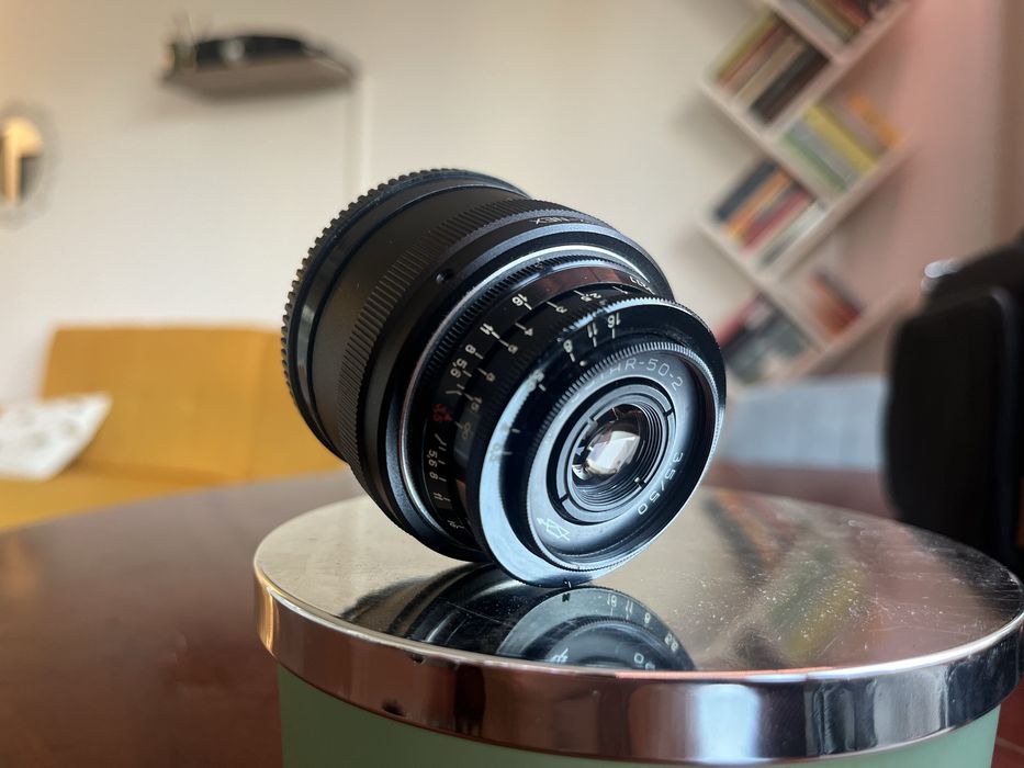 Sony A5000 (Alpha 5000) с оригиналния си китов обектив Sony E 16-50mm f/3.5-5.6 PZ OSS.