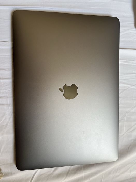 Macbook air m1 8/256 85%