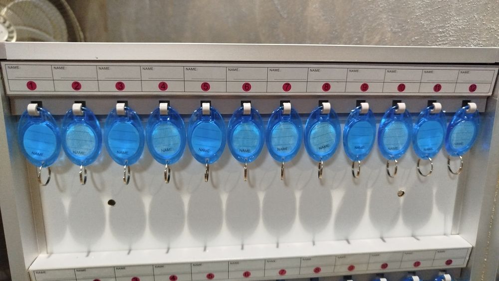 Ключница   модель 48 ключей с брилками  полный комплект