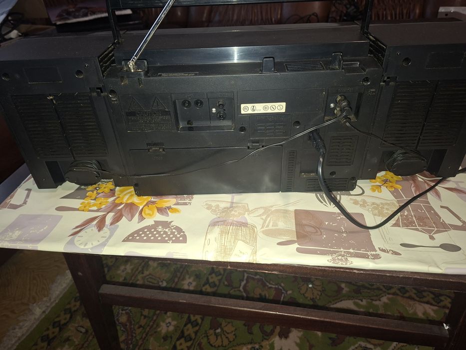 Toshiba RT-7046, radiocasetofon made in Japan, 4 benzi radio, Antena Satelor, Stereo 4 difuzoare