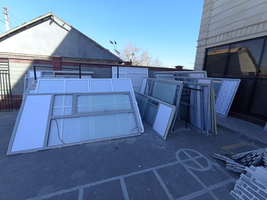 Әйнек есіктер сатылады