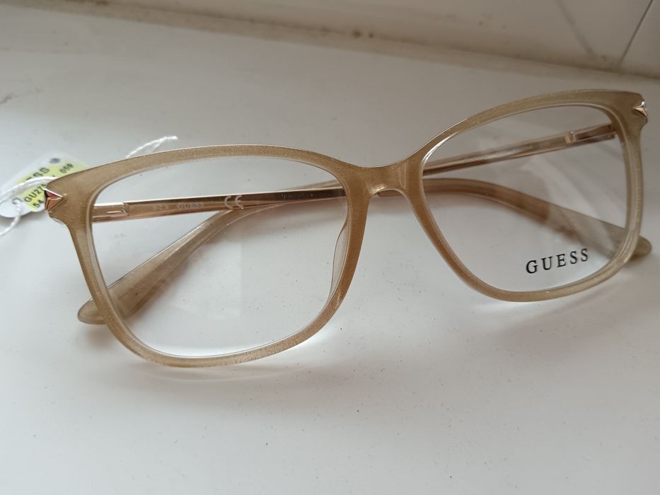 Vând sau schimb rama de ochelari Guess