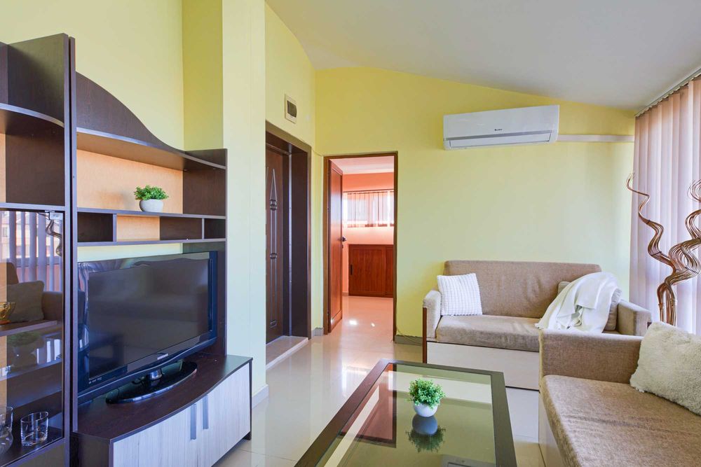 Три паркоместа във вътрешен двор, Черно море 2 с панорама