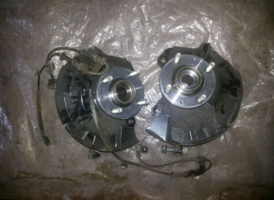 Левая Цапфа в сборе с подшипником, защитой. Кия Рио