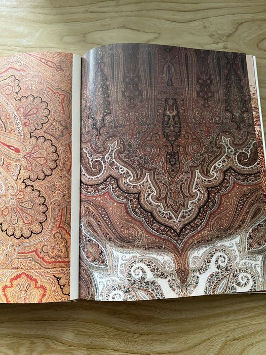 Продам книгу русские шали