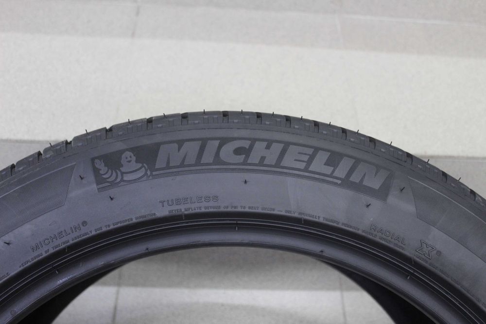 275/45-21 Michelin