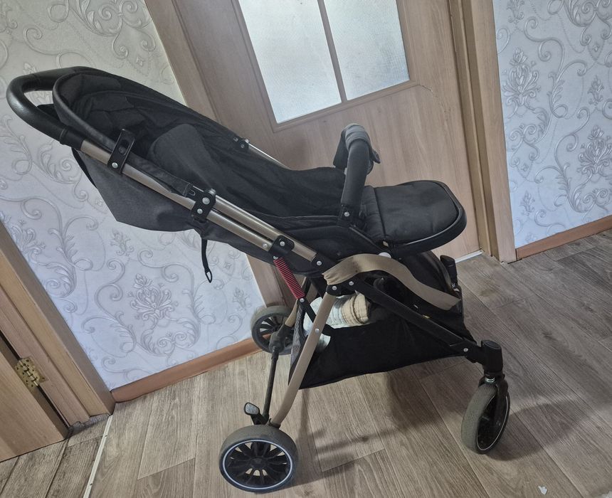 Продам коляску прогулочную