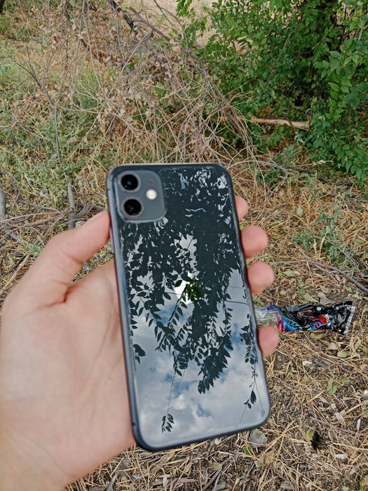Продам iPhone 11 128gb акб 75