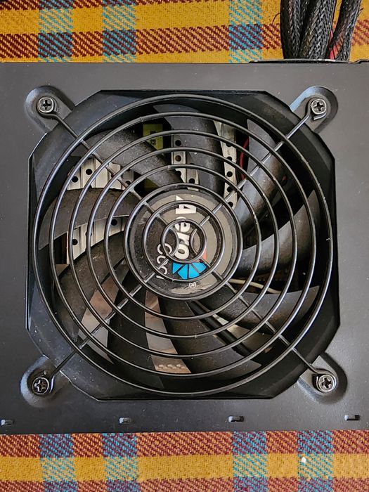 Kcas 700 watt 80+ sotiladi