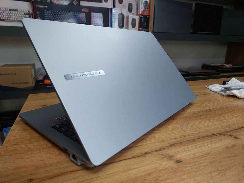 Asusdan Expertbook madeli kuchli noutbuk