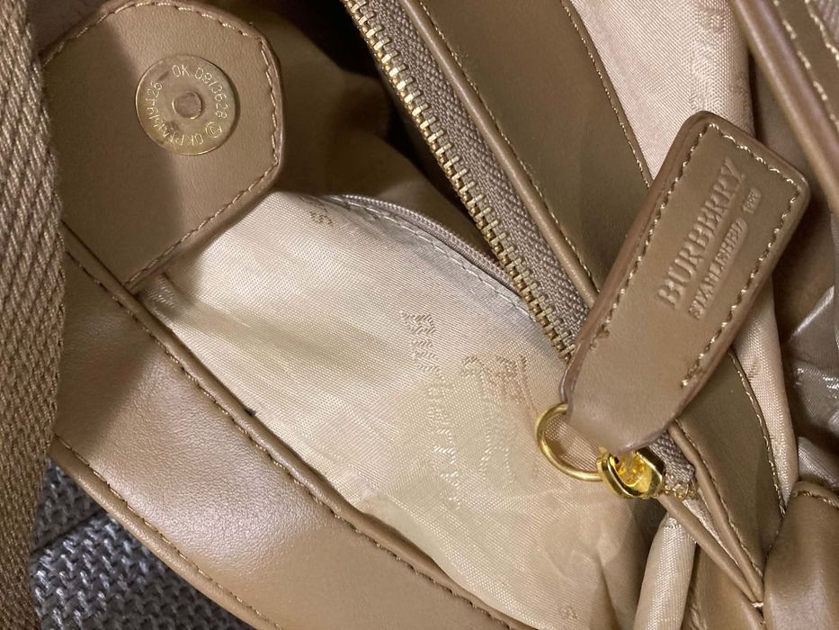 Чанта на марката BURBERRY