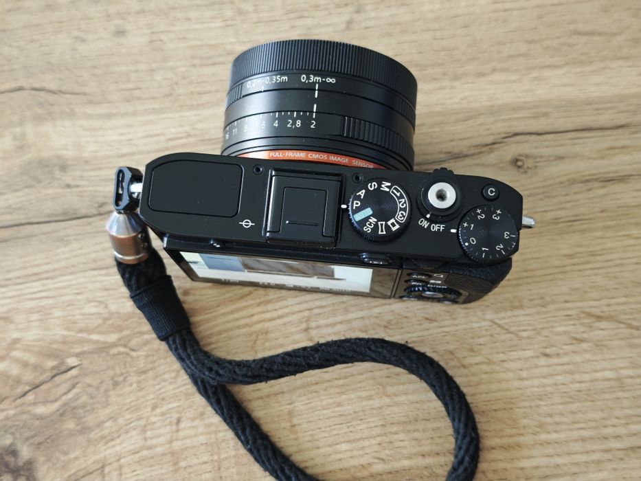 Sony RX1 (Full-Frame, Zeiss Sonnar 35/2)