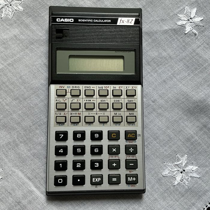 Calculator Casio fx-82, cu functii, stare perfecta de functionare