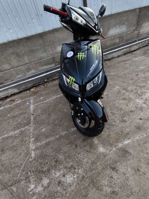 Продается скутер м8