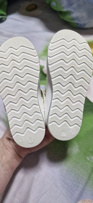 Продам детские туфельки