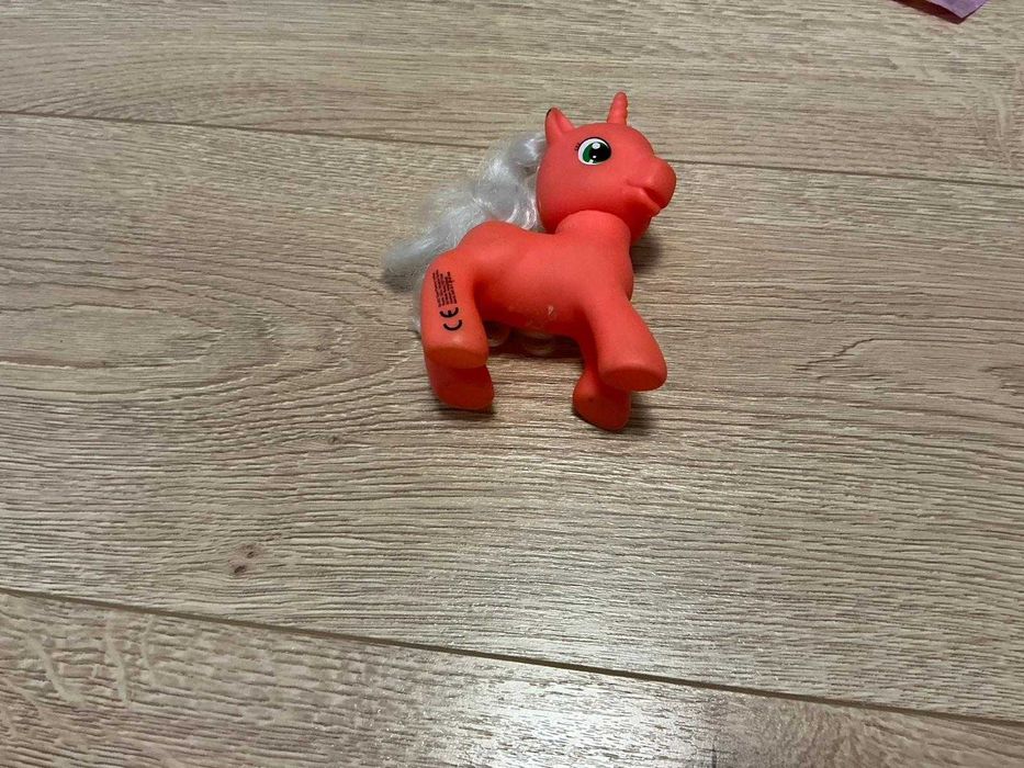Păpuși Barbie și figurine de ponei de vânzare!