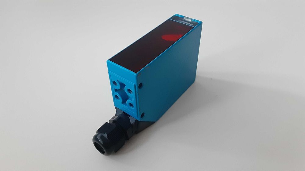 Senzor de proximitate cu infrarosu fotoelectric SICK WT24-2B210