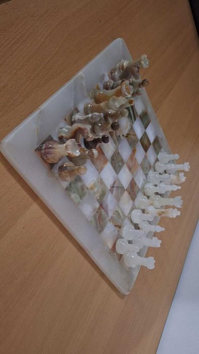 Tabla de sah din marmura FACUTA MANUAL EDITIE LIMITATA ITALIANA cu cutie eleganta (HANDMADE MARBLE CHESSBOARD italian LIMITED EDITION - elegant box)