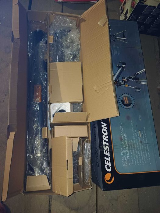 Telescop Celestron AstroMaster 90EQ, refractor