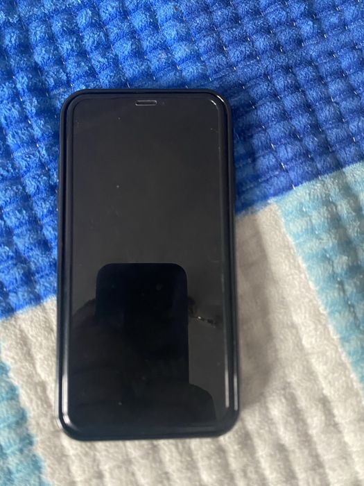 Продам айфон 11.