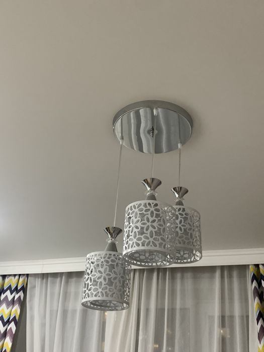 В продаже люстра