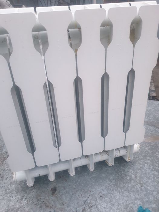 Продам телевизор с тумбочкой