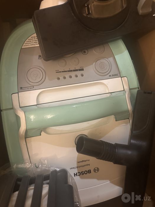 Моющий пылесос  Bosch в модном цвете babyblue