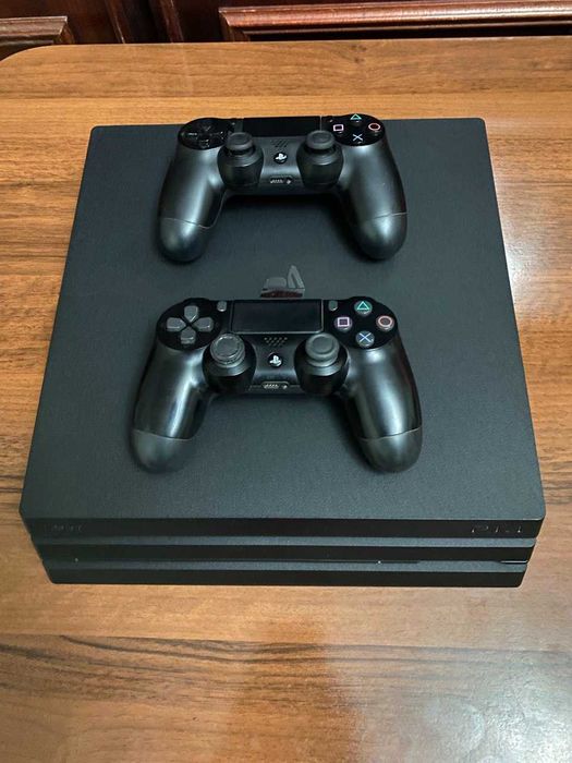 Продаётся PS 4 Pro 1 Tb с 2 оригинальными джойстиками