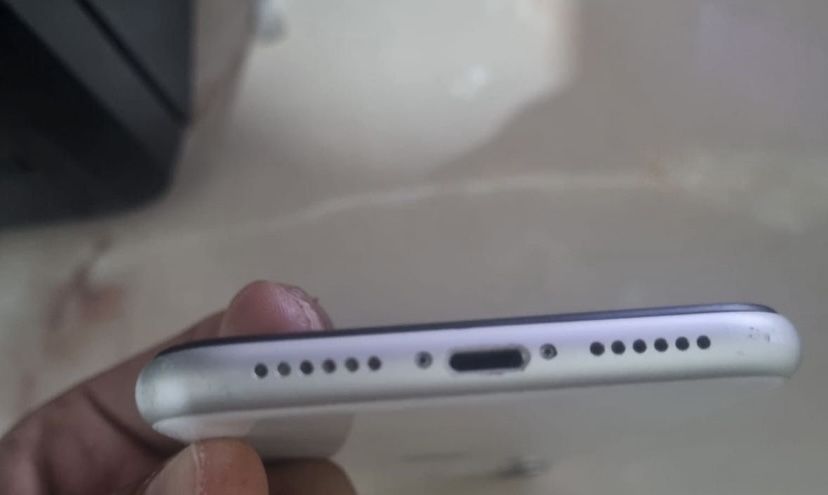 Iphone    11.