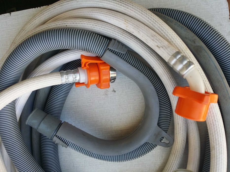 Шланги для стиральной машины.