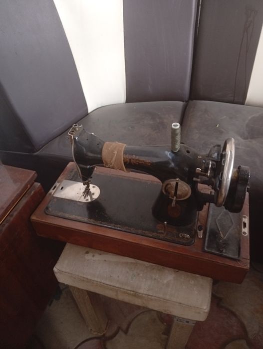 Срочно продаю швейную машинку