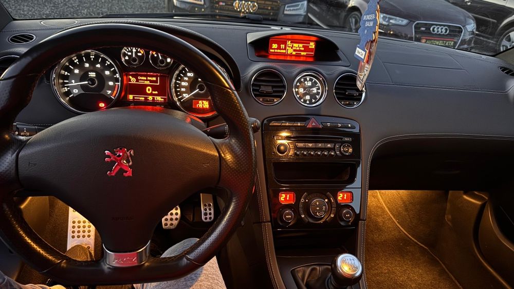 Peugeot RCZ 1.6 Benzina 200 CP Sport & Eleganta 2011