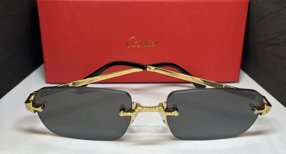 Слънчеви очила Cartier.