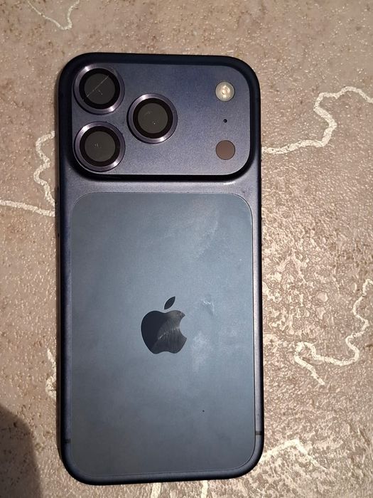 Айфон 17 про в хорошем состоянии ёмкость  100